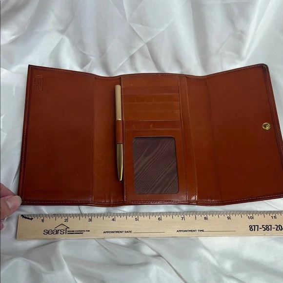 Dooney & Bourke Vintage Cream and Brown Shoulder Bag and Matching Wallet - Picture 15 of 16